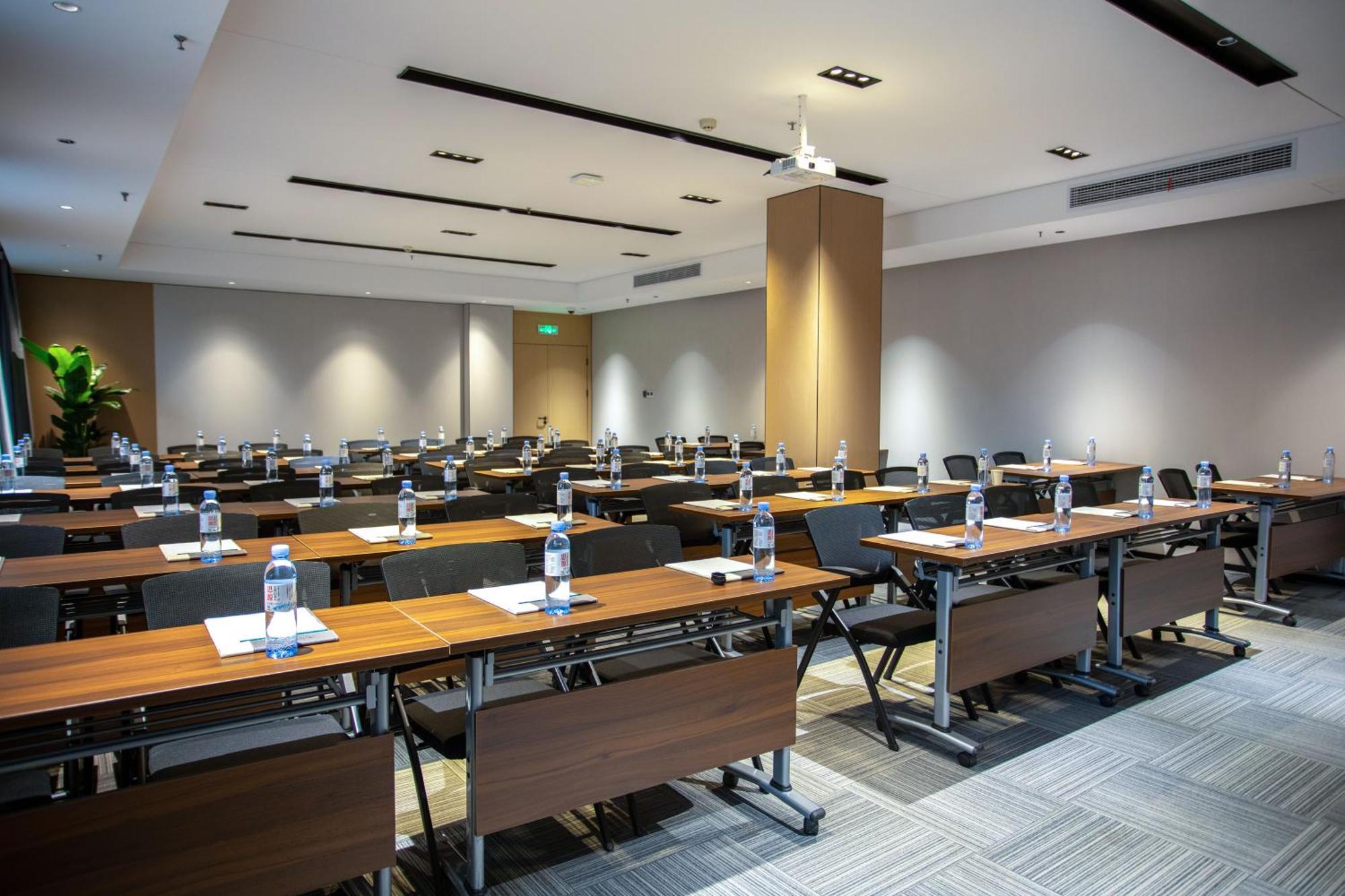 Vx Hotel Shanghai Yixian Road Dabaishu Dış mekan fotoğraf